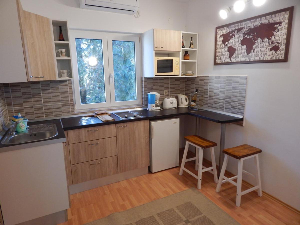 Adrienn Appartement *