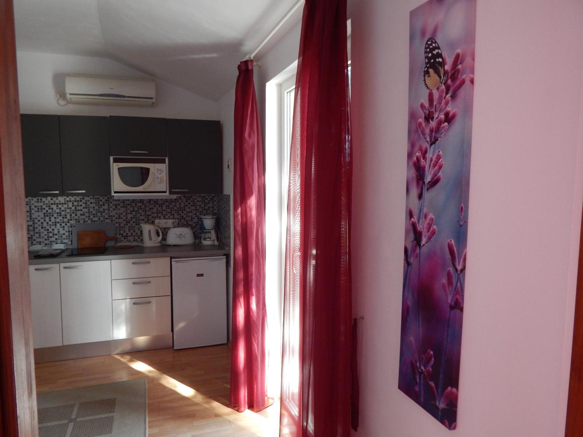 Adrienn Appartement *